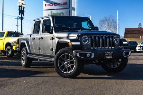 Granite Crystal Metallic Clearcoat 2023 Jeep Gladiator Overland