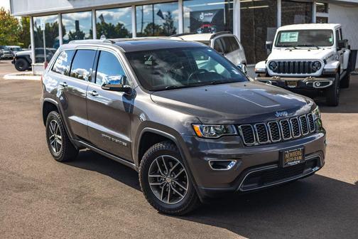 Granite Crystal Metallic Clearcoat 2018 Jeep Grand Cherokee Limited