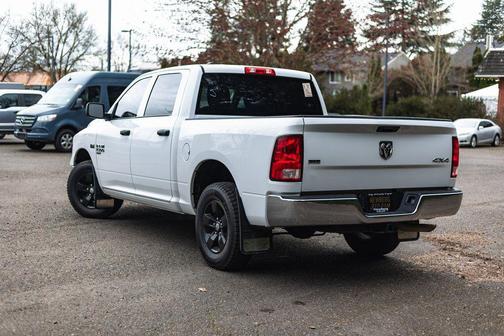 Bright White Clearcoat 2022 RAM 1500 Classic SLT