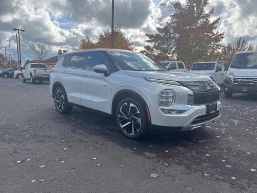 2023 Mitsubishi Outlander PHEV SE S-AWC