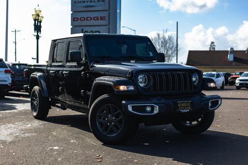 Black Clearcoat 2024 Jeep Gladiator Sport S