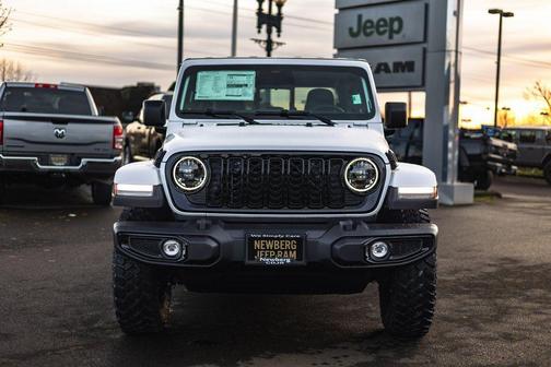 Bright White Clearcoat 2026 Jeep Gladiator Willys 4x4