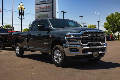 2025 RAM 2500 Big Horn Crew Cab 4x4 8' Box