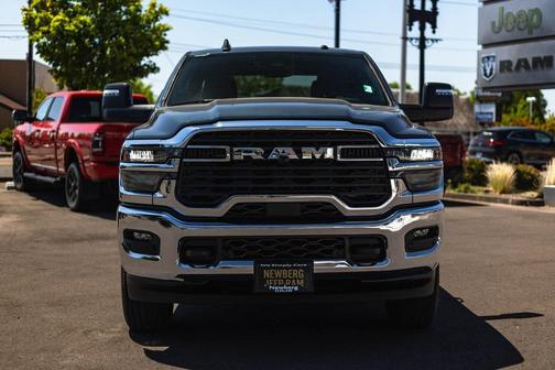 2025 RAM 2500 Big Horn Crew Cab 4x4 8' Box