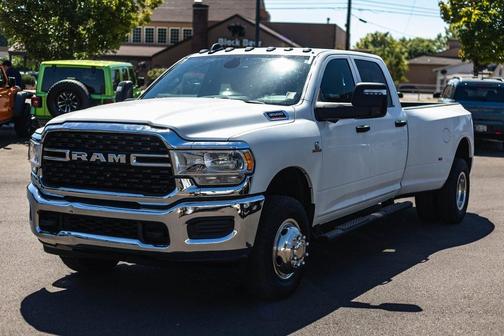 2024 RAM 3500 Tradesman Crew Cab 4x4 8' Box