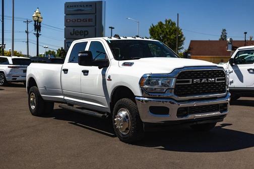 2024 RAM 3500 Tradesman Crew Cab 4x4 8' Box
