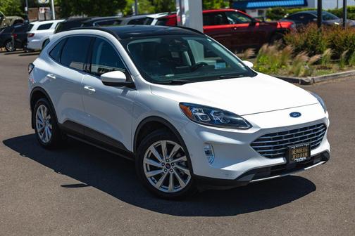 Star White Metallic Tri-Coat 2021 Ford Escape Titanium