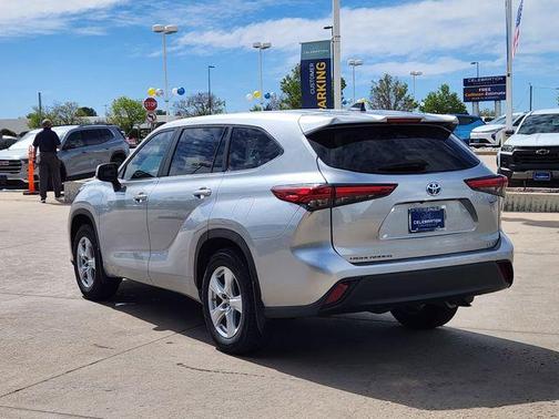 Celestial Silver Metallic 2023 Toyota Highlander Hybrid LE