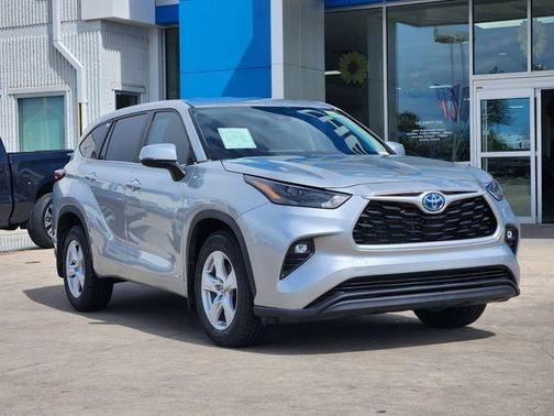 Celestial Silver Metallic 2023 Toyota Highlander Hybrid LE