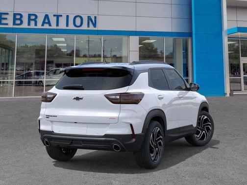 Iridescent Pearl Tricoat 2026 Chevrolet Trailblazer RS