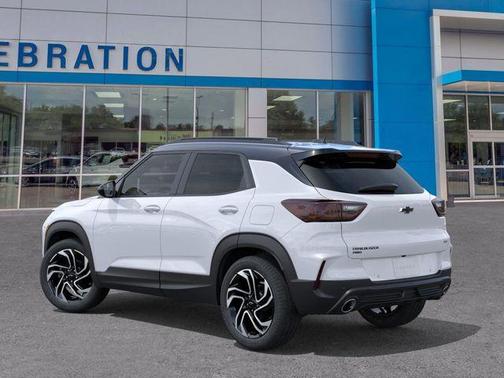 Iridescent Pearl Tricoat 2026 Chevrolet Trailblazer RS