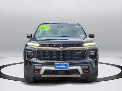 Mosaic Black Metallic 2025 Chevrolet Traverse Z71