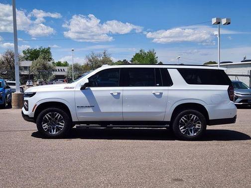 Iridescent Pearl Tricoat 2025 Chevrolet Suburban Z71