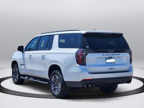 Iridescent Pearl Tricoat 2025 Chevrolet Suburban Z71