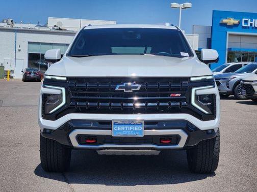 Iridescent Pearl Tricoat 2025 Chevrolet Suburban Z71