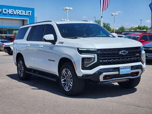 Iridescent Pearl Tricoat 2025 Chevrolet Suburban Z71