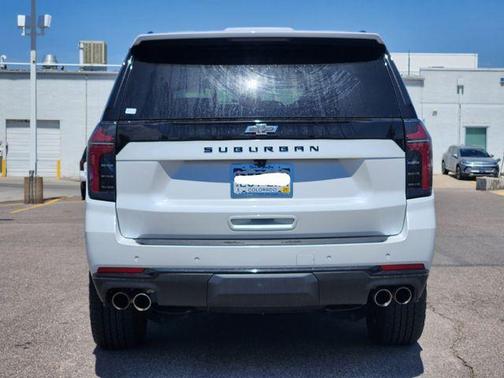 Iridescent Pearl Tricoat 2025 Chevrolet Suburban Z71