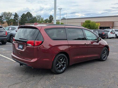 Velvet Red Pearlcoat 2018 Chrysler Pacifica Touring-L Plus