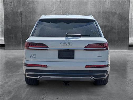 2021 Audi Q7 45 Premium Plus
