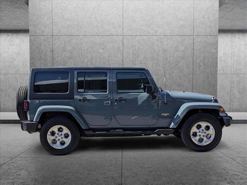 Photo 5 of 24 of 2014 Jeep Wrangler Unlimited Sahara