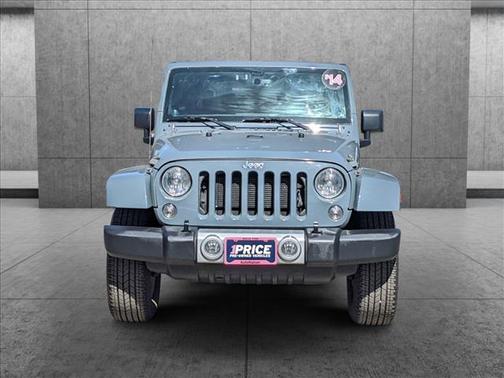 Photo 2 of 24 of 2014 Jeep Wrangler Unlimited Sahara