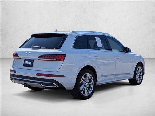 Glacier White Metallic 2021 Audi Q7 45 Premium Plus
