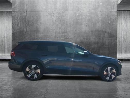 2020 Volvo V60 Cross Country T5