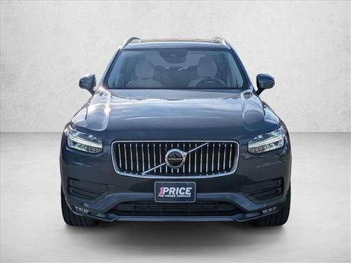 2022 Volvo XC90 T5 Momentum