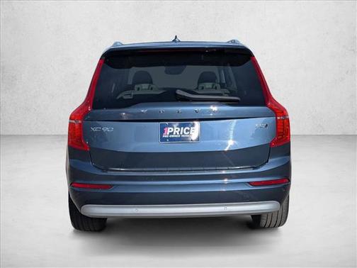 2022 Volvo XC90 T5 Momentum