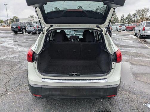 Glacier White 2018 Nissan Rogue Sport S