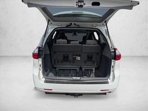Super White 2020 Toyota Sienna LE