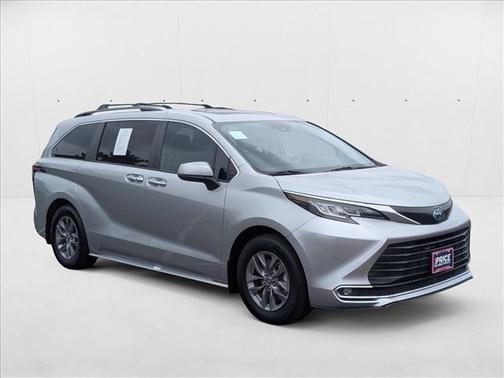 2022 Toyota Sienna XLE 8 Passenger