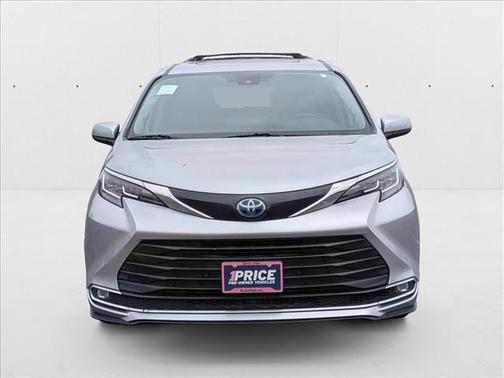 2022 Toyota Sienna XLE 8 Passenger