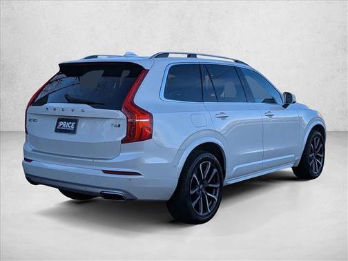 2017 Volvo XC90 T6 Momentum