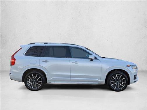 2017 Volvo XC90 T6 Momentum