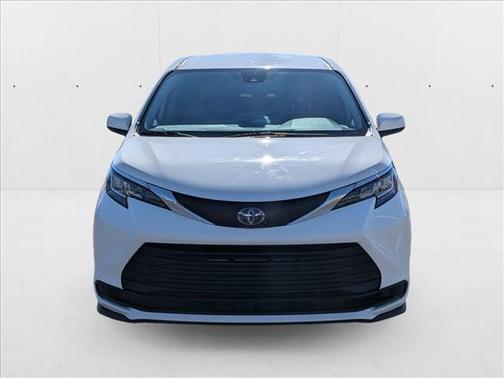 2023 Toyota Sienna LE