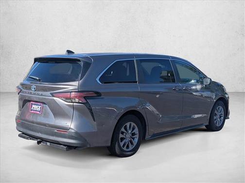 2022 Toyota Sienna LE