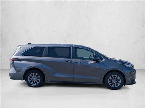 2022 Toyota Sienna LE