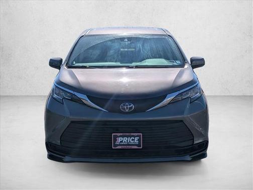 2022 Toyota Sienna LE