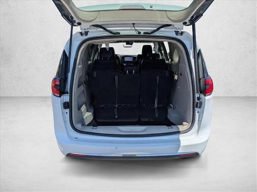 Bright White Clearcoat 2022 Chrysler Pacifica Touring L