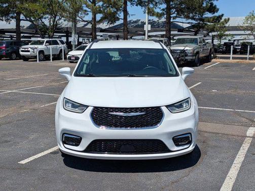 Bright White Clearcoat 2022 Chrysler Pacifica Touring L
