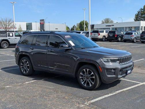 Baltic Gray Metallic Clearcoat 2023 Jeep Grand Cherokee Overland