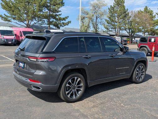 Baltic Gray Metallic Clearcoat 2023 Jeep Grand Cherokee Overland