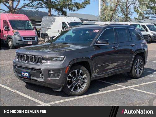 Baltic Gray Metallic Clearcoat 2023 Jeep Grand Cherokee Overland
