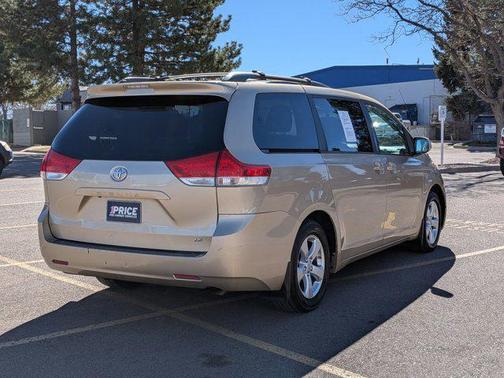 2011 Toyota Sienna LE