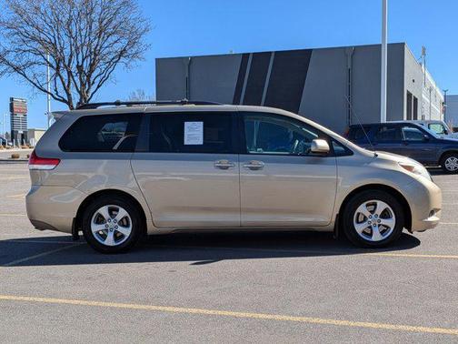 2011 Toyota Sienna LE