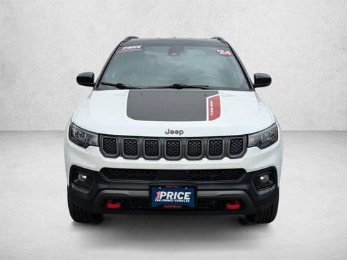 Bright White Clearcoat 2024 Jeep Compass Trailhawk