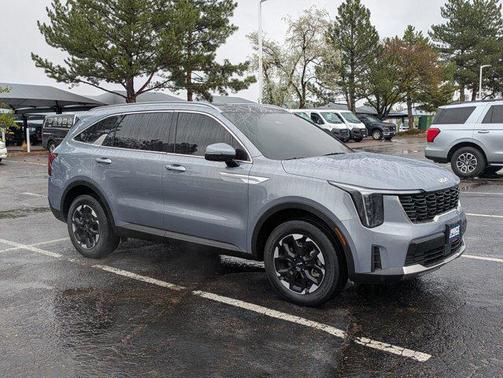 Everlasting Silver 2024 Kia Sorento S