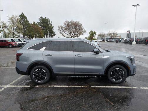 Everlasting Silver 2024 Kia Sorento S