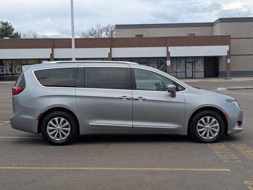 2018 Chrysler Pacifica Touring-L